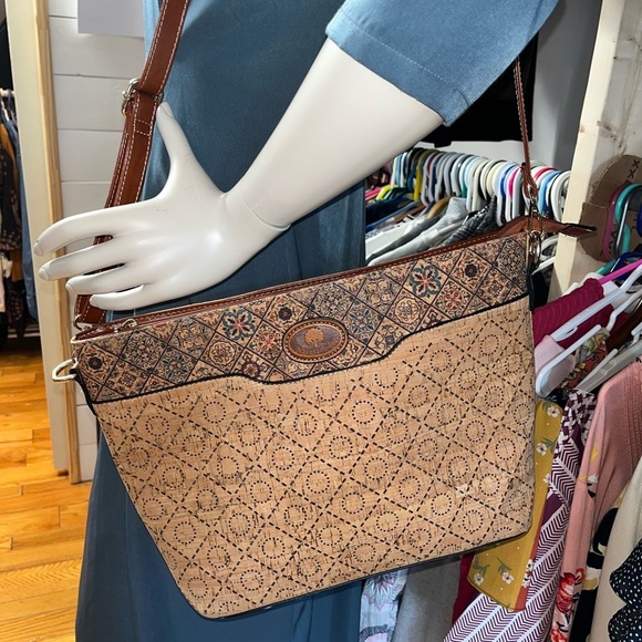 🤎NATURAL CORK – Patterned Cork Crossbody Bag - Picture 5 of 10